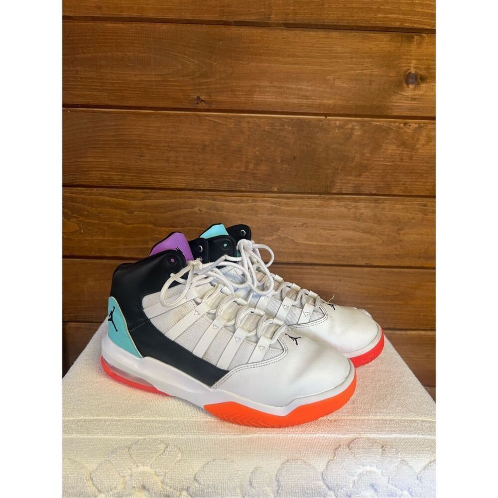 Nike  Air Jordan  Max Aura GS White Aurora Green AQ9214-102 Sz 5.5 Youth